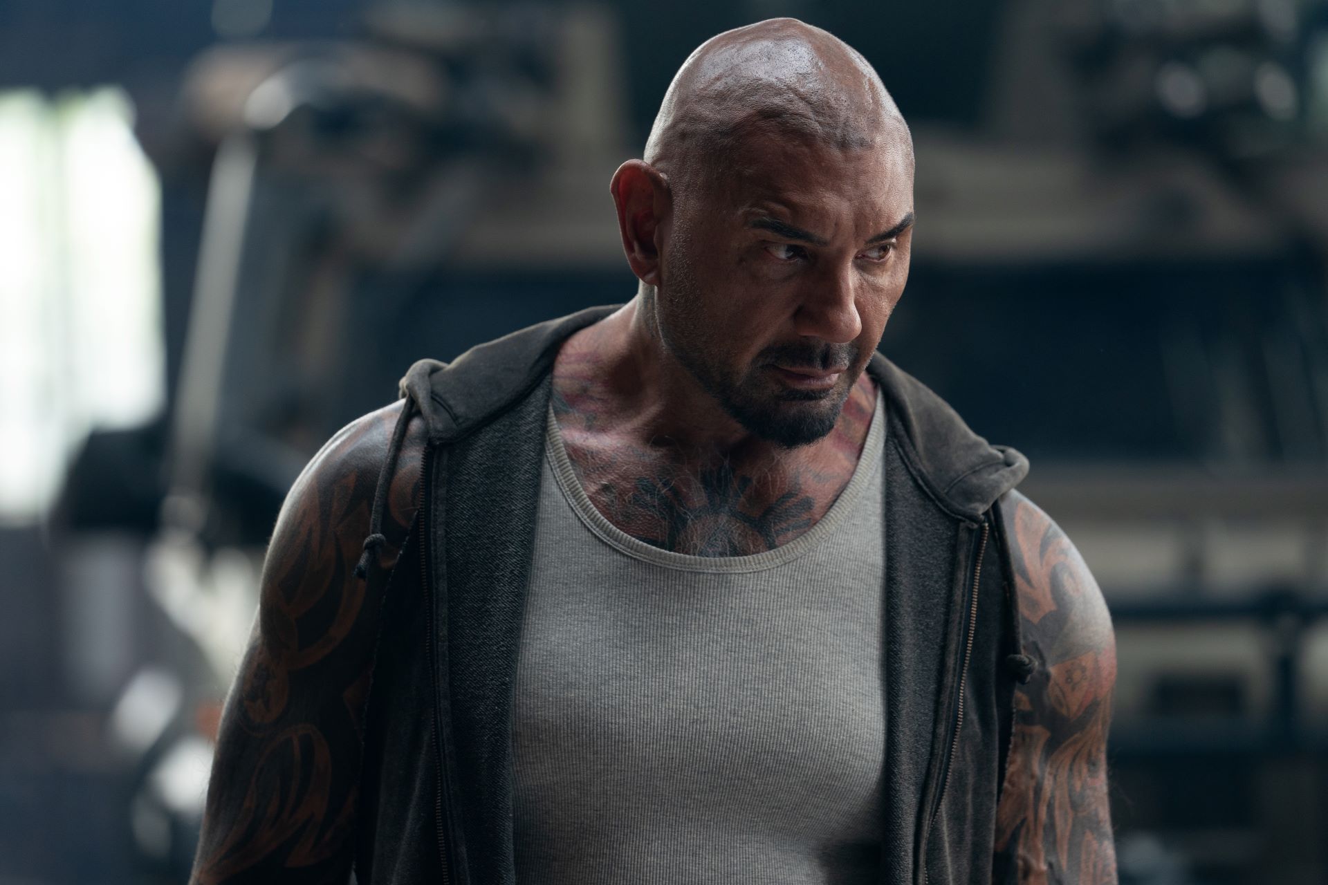 Prvé zábery z filmu Afterburn: Dave Bautista a Samuel L. Jackson v postapokalyptickej Bratislave